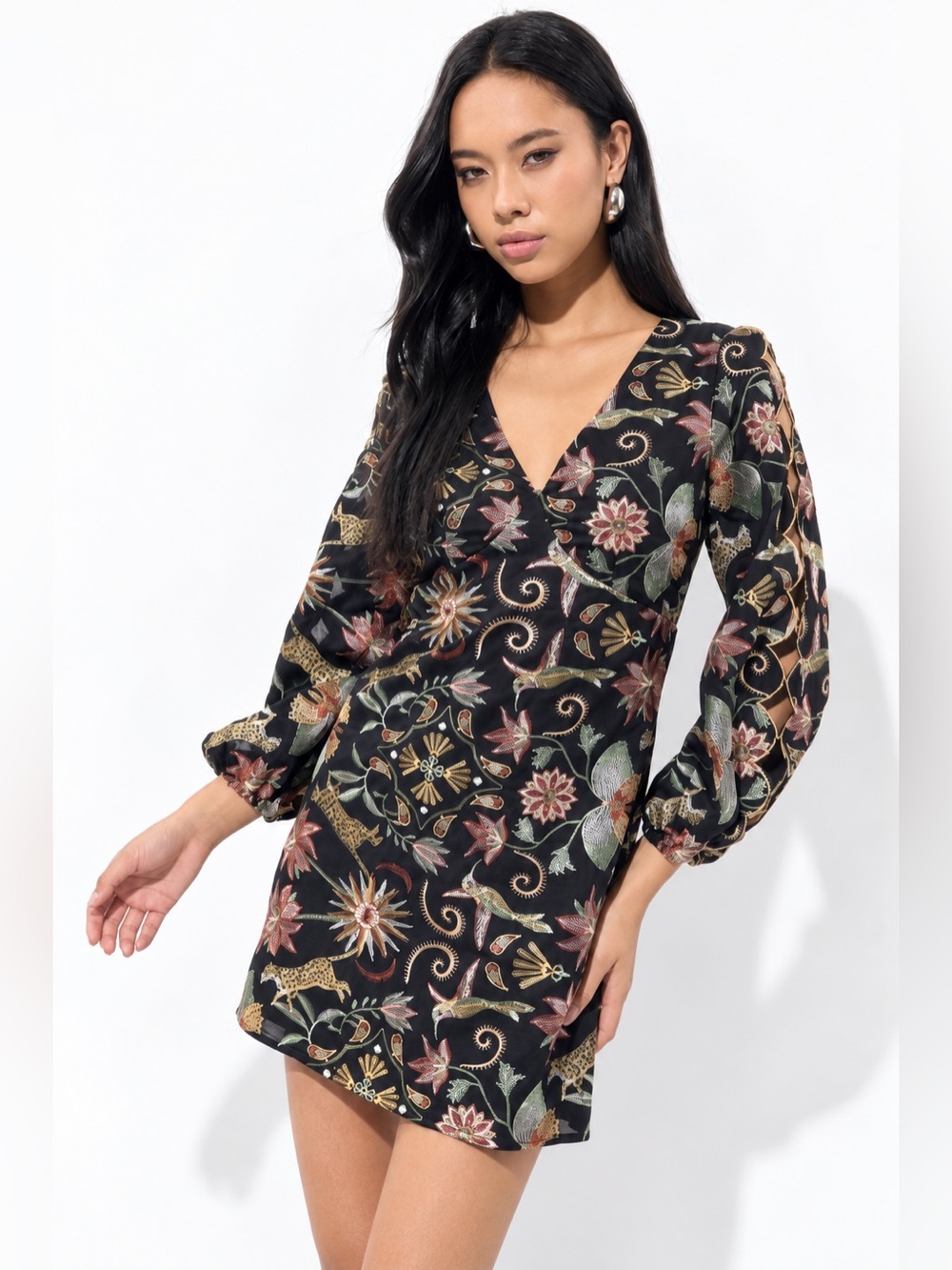 Adelyn Rae Fully Embroidered Juno Scallop Sleeve Minidress Size Large NWT